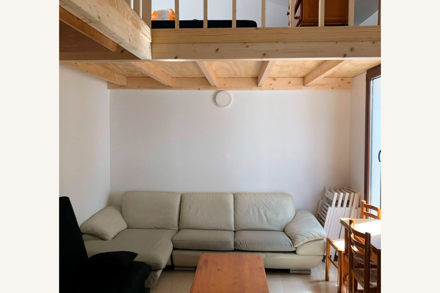 Casa-de-1-dormitorio-con-terraza-y-vistas-en-Caravaca-salon-2